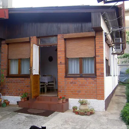 Apartman Thea Apartment *