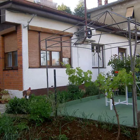Apartment Apartman Thea