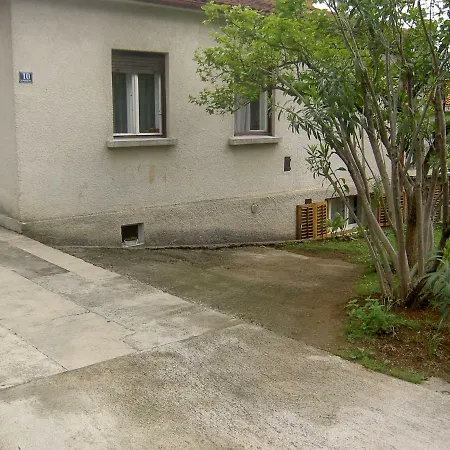 Apartman Thea Apartment *